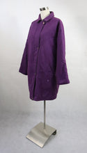 Lataa kuva Galleria-katseluun, Violetti puolipitkä toppatakki 42