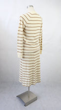 Lataa kuva Galleria-katseluun, Valkoinen raidallinen neulepusero ja -hame S