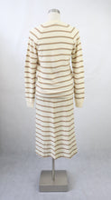 Lataa kuva Galleria-katseluun, Valkoinen raidallinen neulepusero ja -hame S