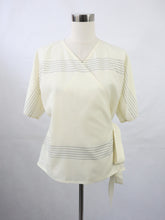 Lataa kuva Galleria-katseluun, Vuokko Suomi Finland luonnonvalkoinen lyhythihainen villakankainen kietaisupusero S