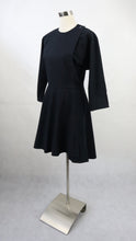 Lataa kuva Galleria-katseluun, Musta kellohelmainen kietaisumekko XS