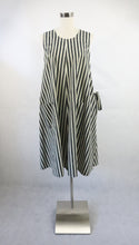 Lataa kuva Galleria-katseluun, Vuokko Suomi Finland mustavalkoinen raidallinen kotimainen vintage essumekko 100% puuvillaa