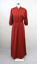 Lataa kuva Galleria-katseluun, Vuokko Suomi Finland tiilenpunainen villakankainen puhvihihainen vintage maksimekko XS