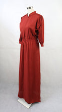 Lataa kuva Galleria-katseluun, Punaruskea puhvihihainen mekko XS