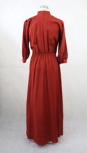 Lataa kuva Galleria-katseluun, Punaruskea puhvihihainen mekko XS