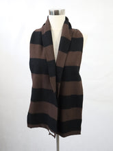 Lataa kuva Galleria-katseluun, Ruskea-musta raidallinen kaulahuivi