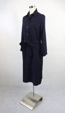 Lataa kuva Galleria-katseluun, Tummansininen villakankainen takkimekko 42