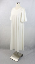 Lataa kuva Galleria-katseluun, Valkoinen kellohelmainen mekko XS