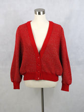 Lataa kuva Galleria-katseluun, Vuolan made in Finland punainen metallilangasta neulottu neuletakki 38