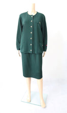 Lataa kuva Galleria-katseluun, Brenda tummanvihreä kotimainen vintage neuletakki ja hame S