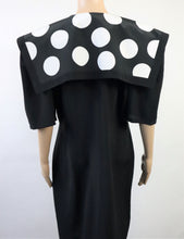 Lataa kuva Galleria-katseluun, Mustavalkoinen mekko näyttävällä kauluksella C38
