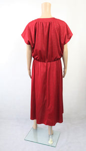 Punainen kultakoristeinen holkkihihainen mekko C44