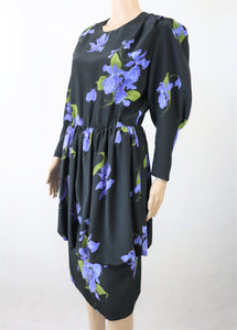 Musta kukkakuvioinen mekko 36