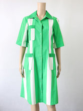 Lataa kuva Galleria-katseluun, Vihreä-valkoraidallinen lyhythihainen takkimekko 40