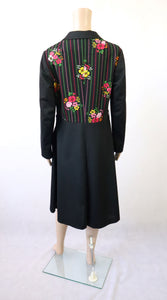 Värikäs kukkakuvioinen kapealinjainen mekko 42