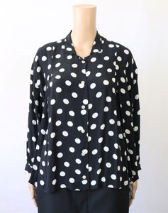 Jil's mustavalkoinen polka dot-kuvioinen pusero C38