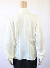 Lataa kuva Galleria-katseluun, Vaalea kuviopintainen pusero C36