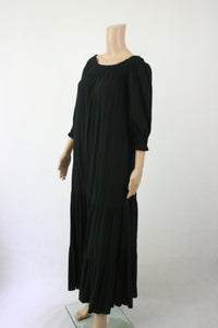 Musta pitkä salsahelmainen mekko 38