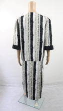 Lataa kuva Galleria-katseluun, Mustavalkoinen vekkihelmainen mekko C42
