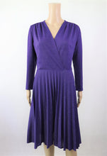 Lataa kuva Galleria-katseluun, Kati violetti metallinhohtoinen mekko 38