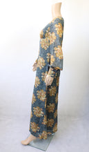 Lataa kuva Galleria-katseluun, Kullansävyinen kukkakuvioinen pitkä mekko C38