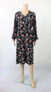 Kaunotar Finn Fashion kotimainen vintage puhvihihainen kukkakuvioinen mekko C42