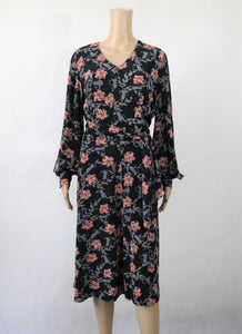Kukkakuvioinen puhvihihainen mekko C42