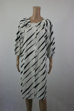Lataa kuva Galleria-katseluun, Kaunotar mustavalkoinen puhvihihainen mekko