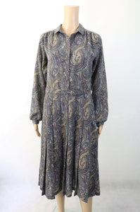 Paisleykuosinen mekko C40