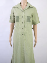 Lataa kuva Galleria-katseluun, Vaaleanvihreä safarihenkinen mekko C40