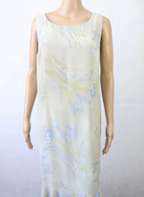 Lataa kuva Galleria-katseluun, Frillahelmainen hihaton kuviollinen mekko 40