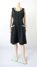 Lataa kuva Galleria-katseluun, Kime Oy kotimainen vintage musta postikoristeinen mekko 40