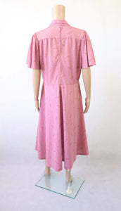 Vaaleanpunainen kuviollinen mekko 44