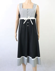 Mustavalkoinen ruudullinen mekko 40