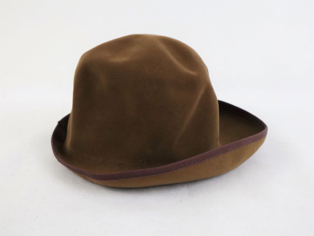 Muotiliike Liisa Saarinen kotimainen vintage hattu