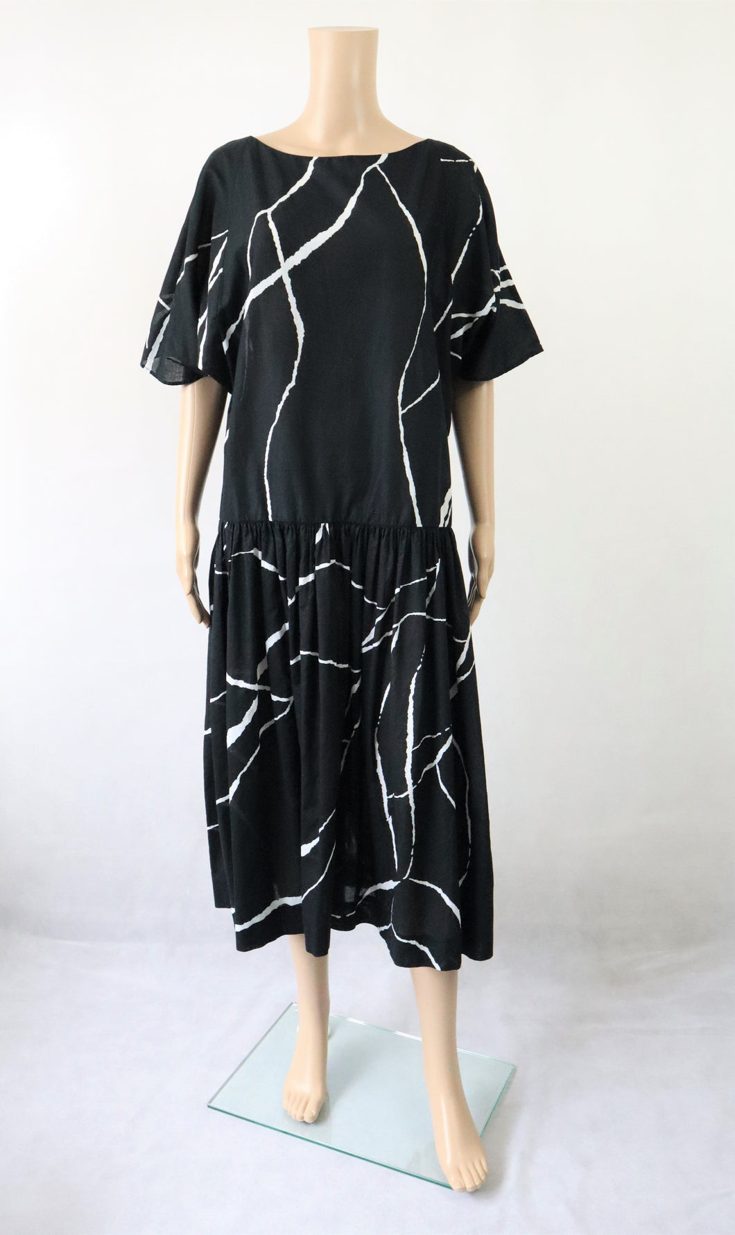 Marimekko mustavalkoinen kotimainen 80-luvun vintage mekko