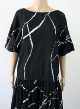 Lataa kuva Galleria-katseluun, Mustavalkoinen pitkä mekko M