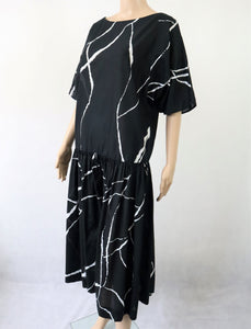 Mustavalkoinen pitkä mekko M