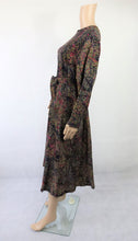 Lataa kuva Galleria-katseluun, Värikäs villakankainen kellohelmainen mekko 40