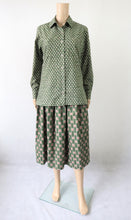 Lataa kuva Galleria-katseluun, Marimekko vihreäsävyinen kuviollinen vintage pusero ja hame 36/38