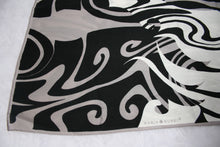 Lataa kuva Galleria-katseluun, Graafinen musta-harmaa-valkoinen silkkihuivi
