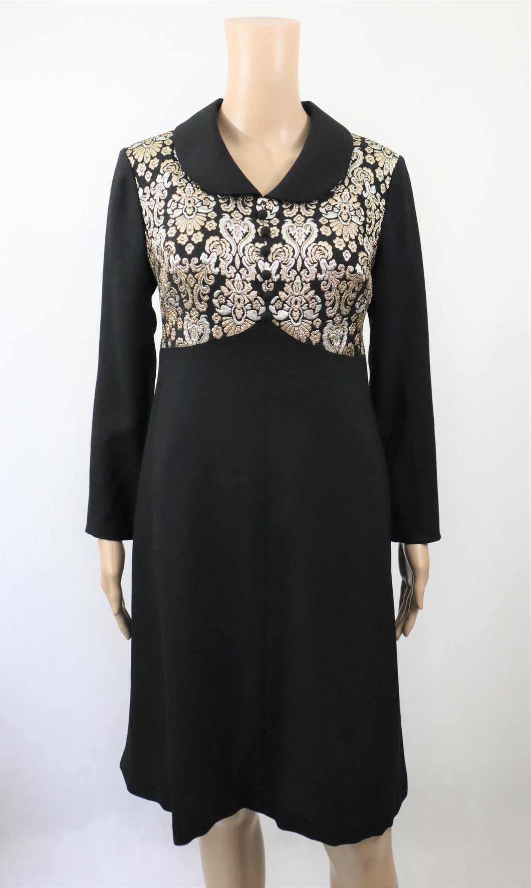 Merry Finn musta kultakirjailtu 60-luvun mekko C38