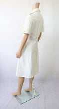Lataa kuva Galleria-katseluun, Valkoinen farkkutyylinen takkimekko 40 (S)