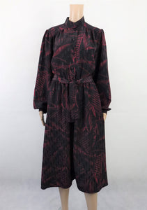 Kuviollinen satiinimekko D38