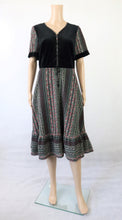 Lataa kuva Galleria-katseluun, Naisten Pukutehdas samettisomisteinen kuviollinen kotimainen vintage mekko 38