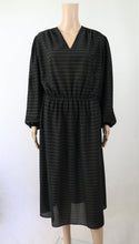 Lataa kuva Galleria-katseluun, Pii Naisten pukutehdas musta kultaraidallinen juhlava mekko C40