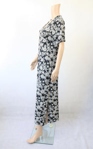 Mustavalkoinen kukkakuvioinen pitkä mekko M