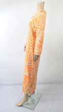 Lataa kuva Galleria-katseluun, Oranssikuvioinen pitkä mekko L