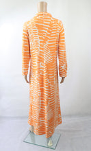 Lataa kuva Galleria-katseluun, Oranssikuvioinen pitkä mekko L