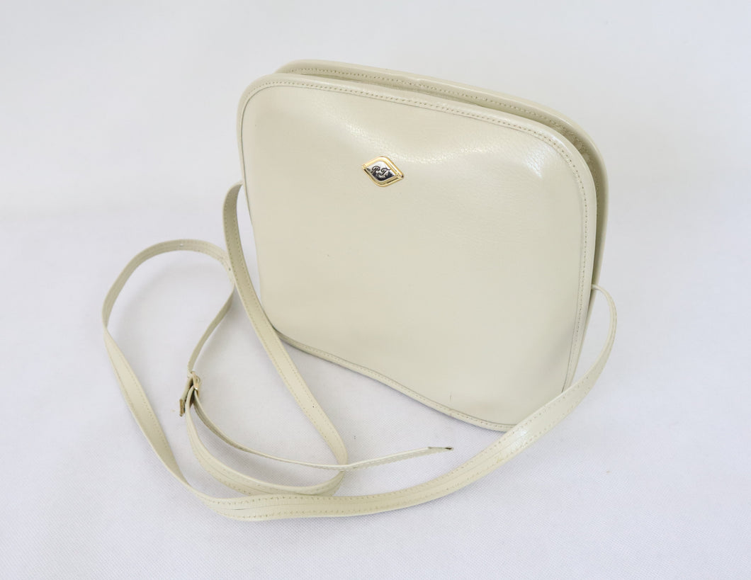 P.T. Design luonnonvalkoinen kotimainen vintage laukku